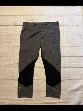Lululemon Pace Rival crop leggings in a heathered black with side pockets sz 10